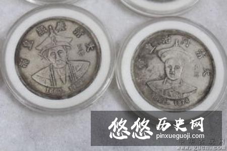 他是清朝的顽童皇帝 他若是不早死大清朝早就危矣