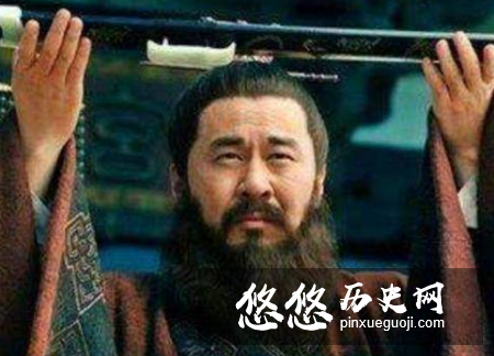 曹彰拥兵十万却不反曹丕,司马懿站出来劝其解除兵权
