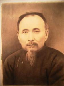 慈禧召一男子到房里弹琴，男子出宫后发誓再不入皇宫