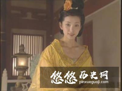 她是秀女出身，嫁给亲王，22年生13胎