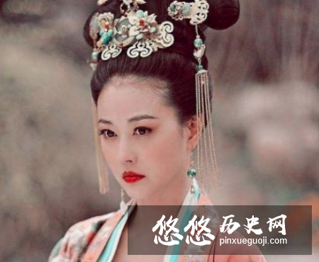 皇帝因没子嗣而烦恼，大臣知道后把小妾献给皇上