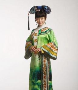 清宫嫔妃爱穿花盆鞋，背后有何原因？