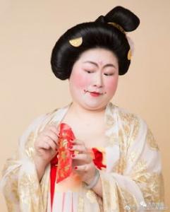 她是破败家族的丫环，后来为何成了知府夫人？