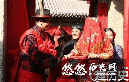 古人结婚新娘为什么要蒙着红盖头等新郎掀？