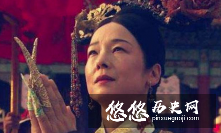慈禧召一男子到房里弹琴，男子出宫后发誓再不入皇宫