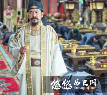 赵光义小时候在龙椅上玩，然后就成功继位了