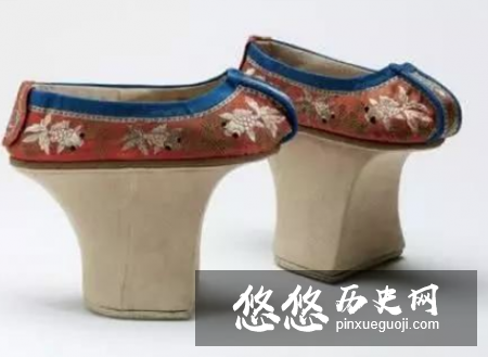 清宫嫔妃爱穿花盆鞋，背后有何原因？