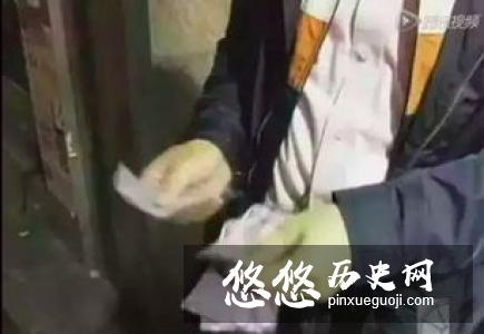 慈禧洗澡用金盆几十人伺候她 吃东西还有人喂