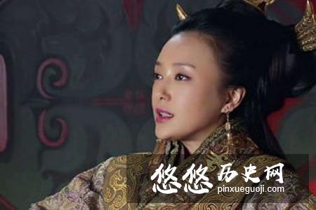 她是秀女出身，嫁给亲王，22年生13胎