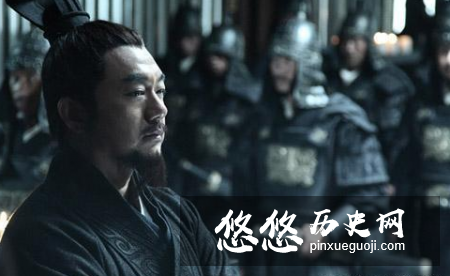 曹操逼死荀彧为什么还敢留荀攸 难道说他不怕趁机报复吗