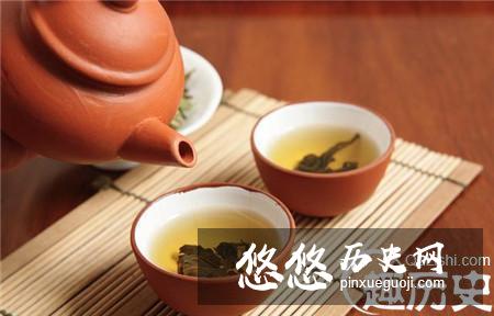 古代皇帝喝茶千奇百怪 竟在茶里放一块石头！